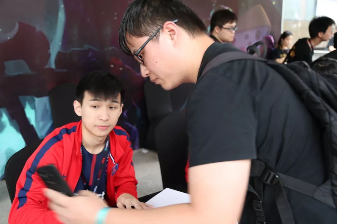中扎根 中扎根